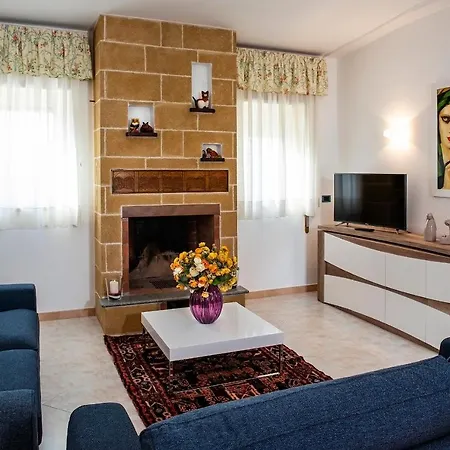 Eva Villa Crispiano